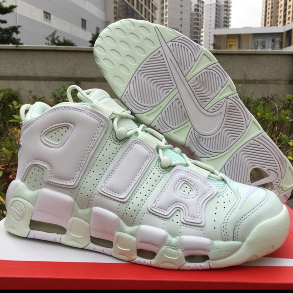 Nike Air More Uptempo Women’s Barely Green White 7.50
